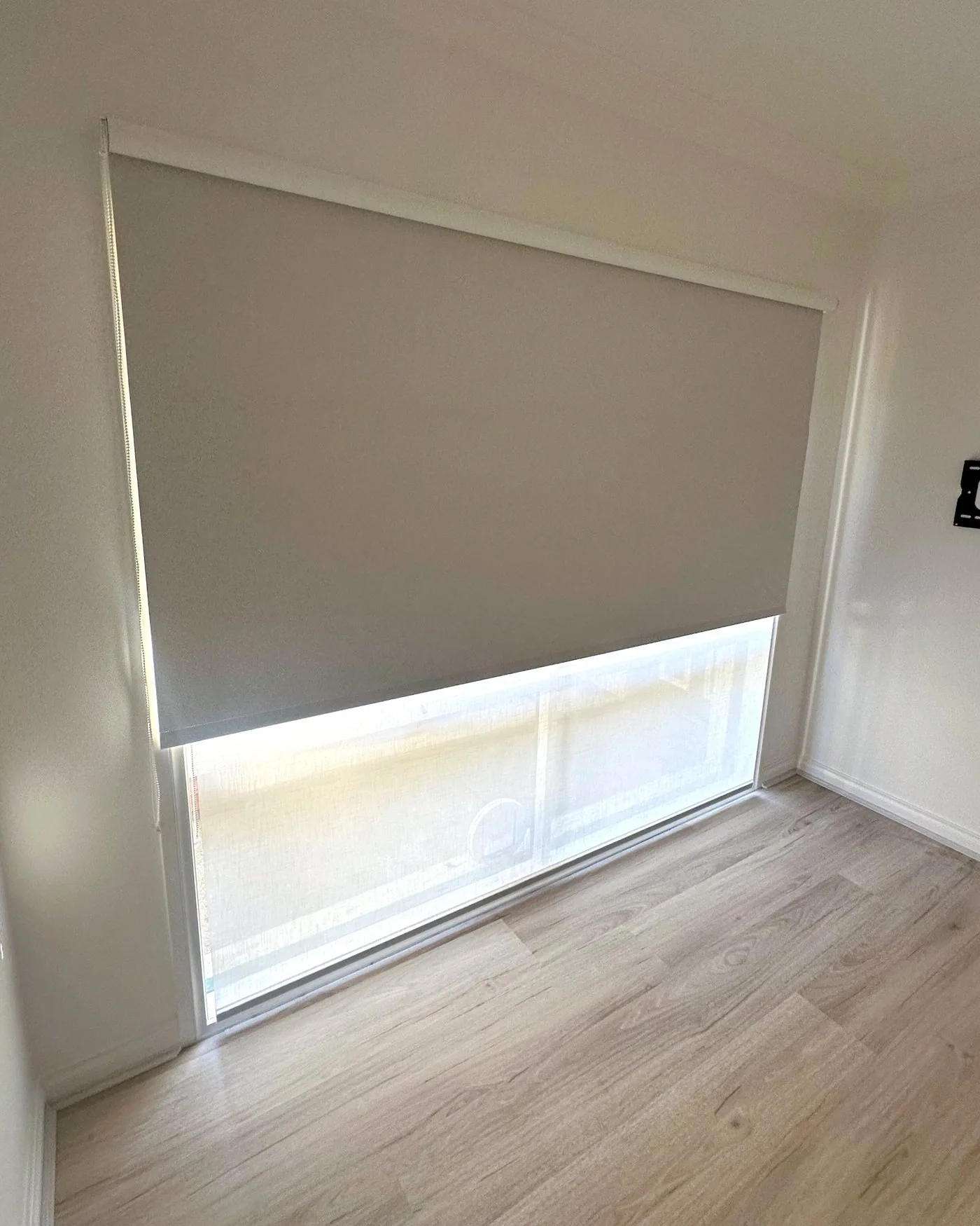 Indoor roller blinds